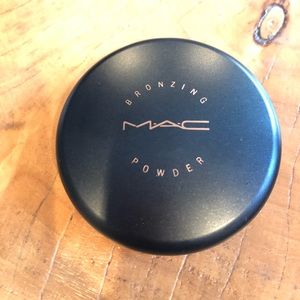 MAC bronzing powder